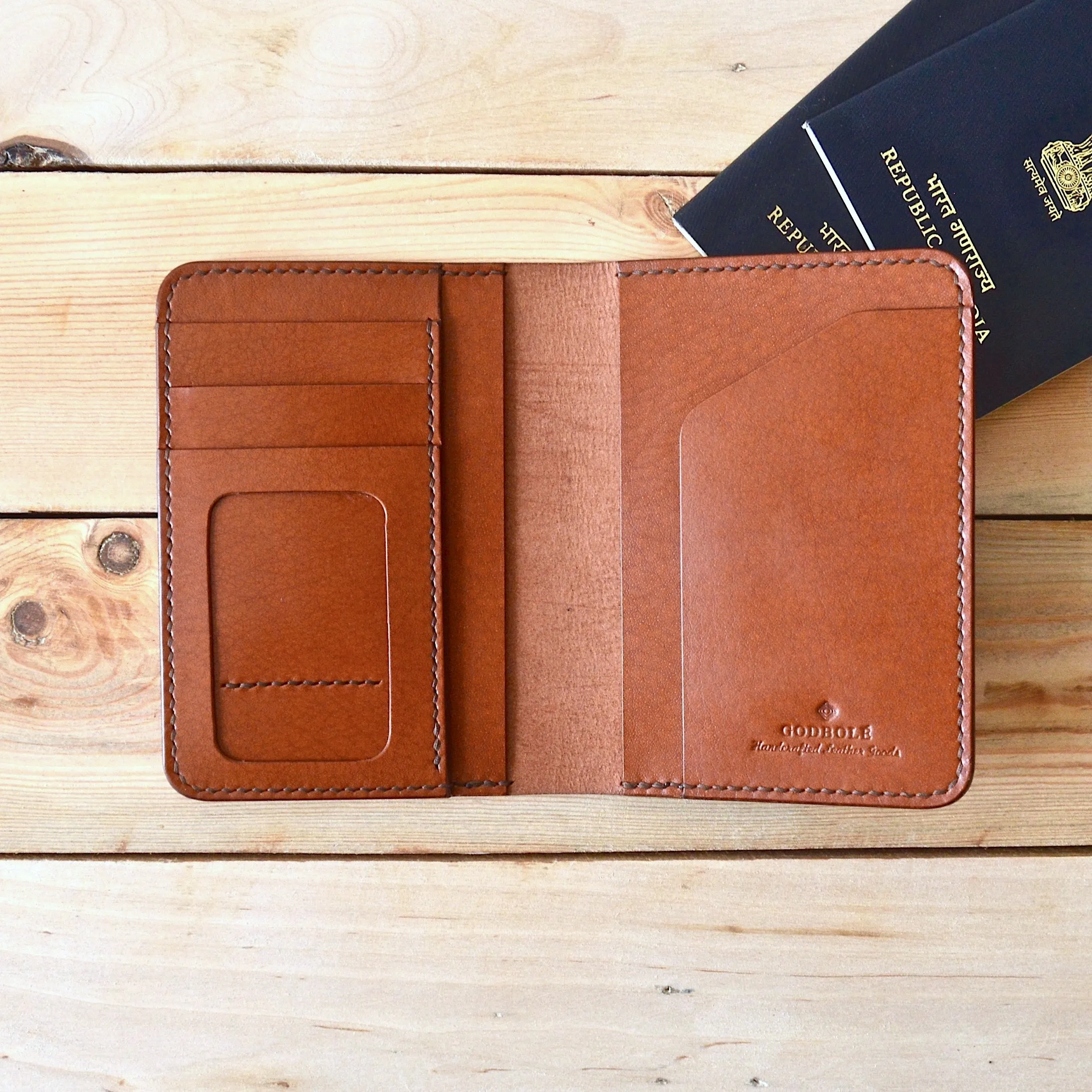 Compact Passport Wallet - Chestnut