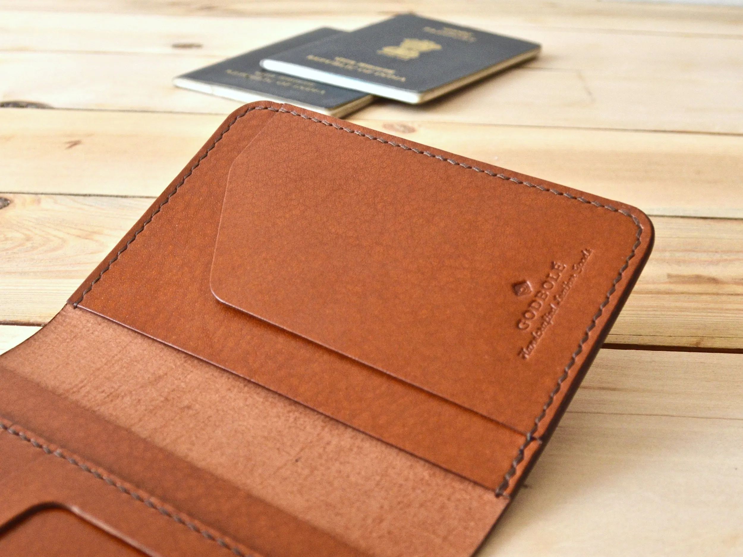 Compact Passport Wallet - Chestnut