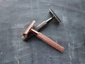 Double Edge Safety Razor with 5 Free Blades