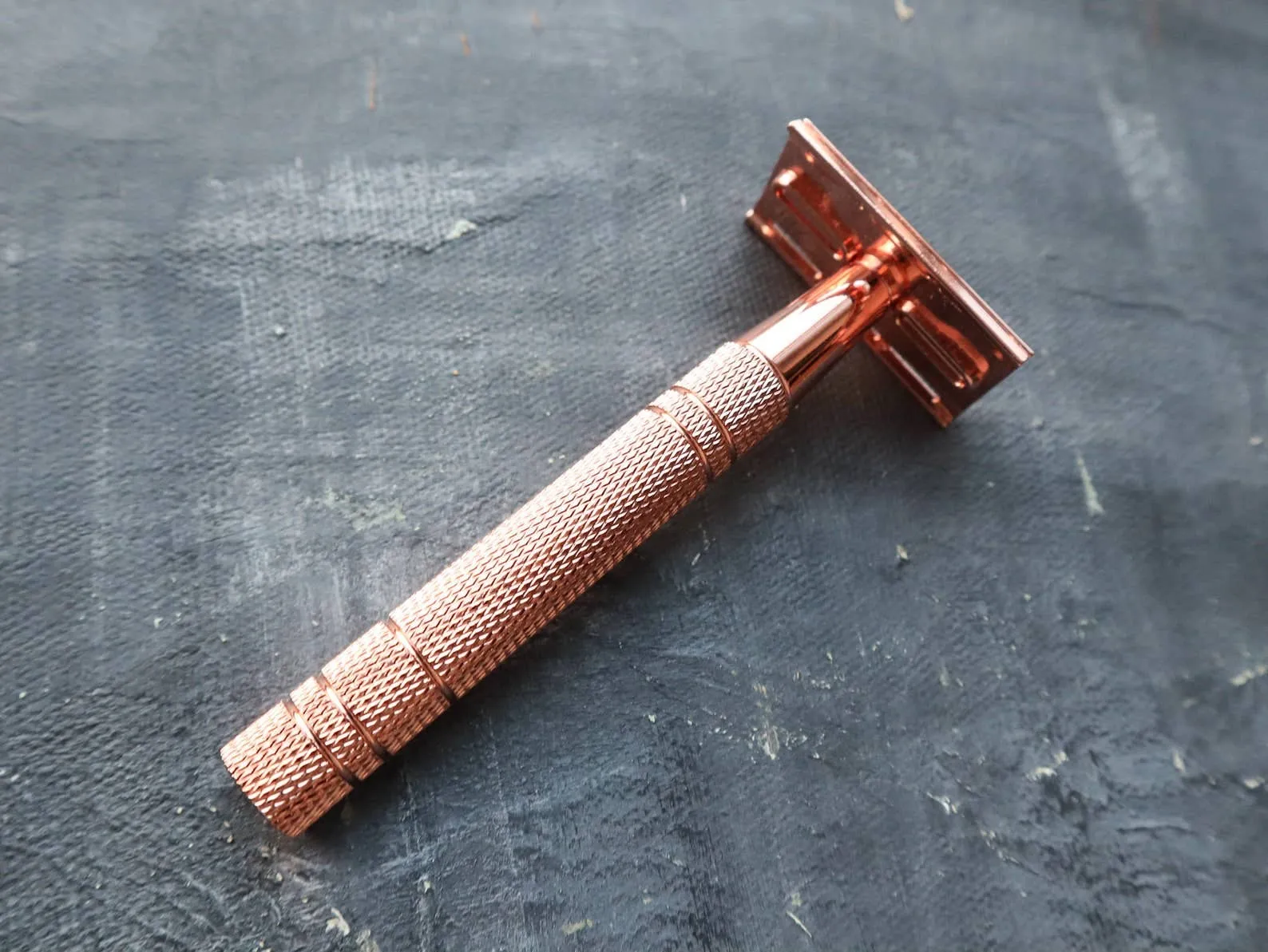 Double Edge Safety Razor with 5 Free Blades