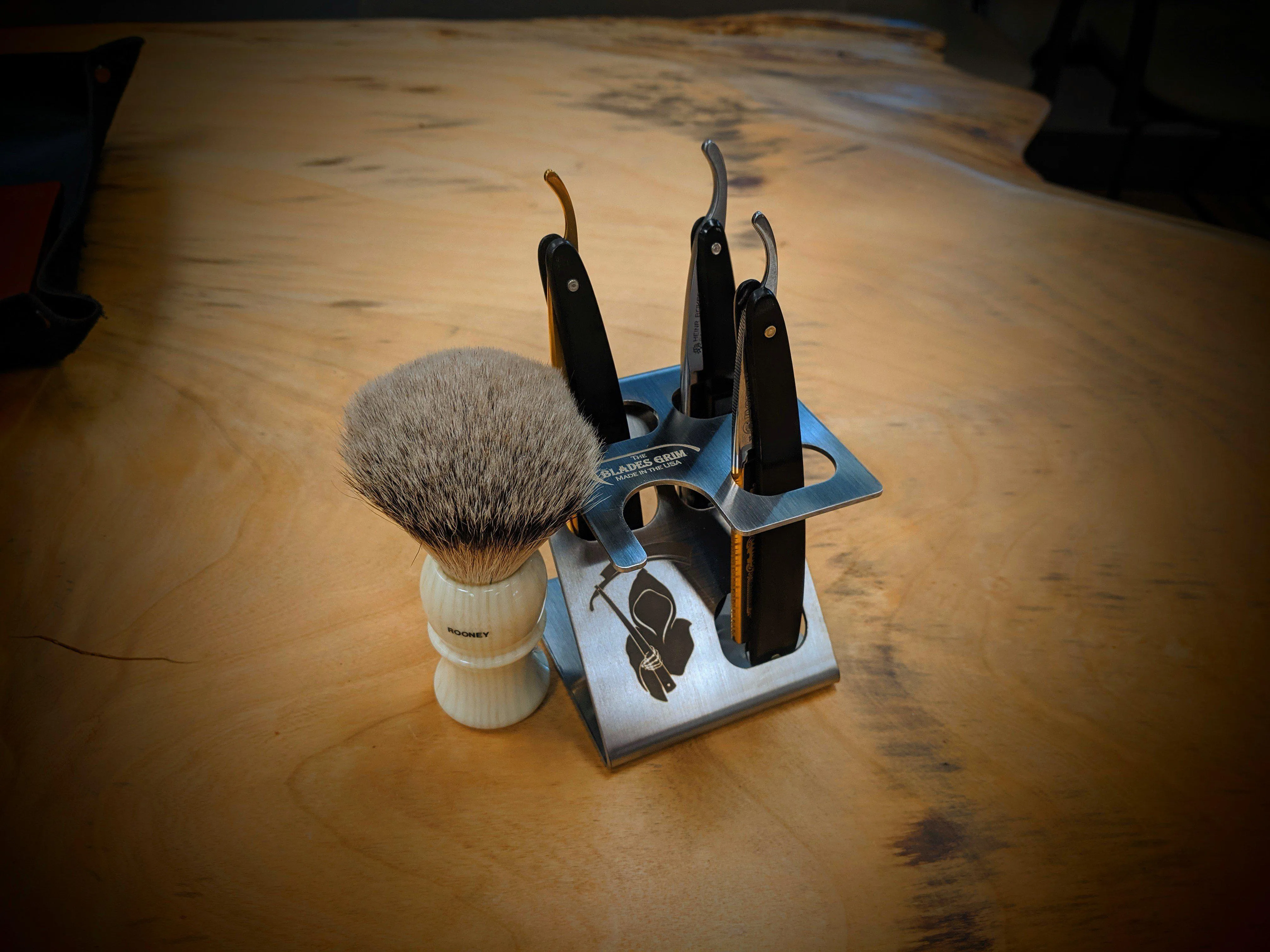 The Blades Grim - 3 Razor And a Brush - Z Stand