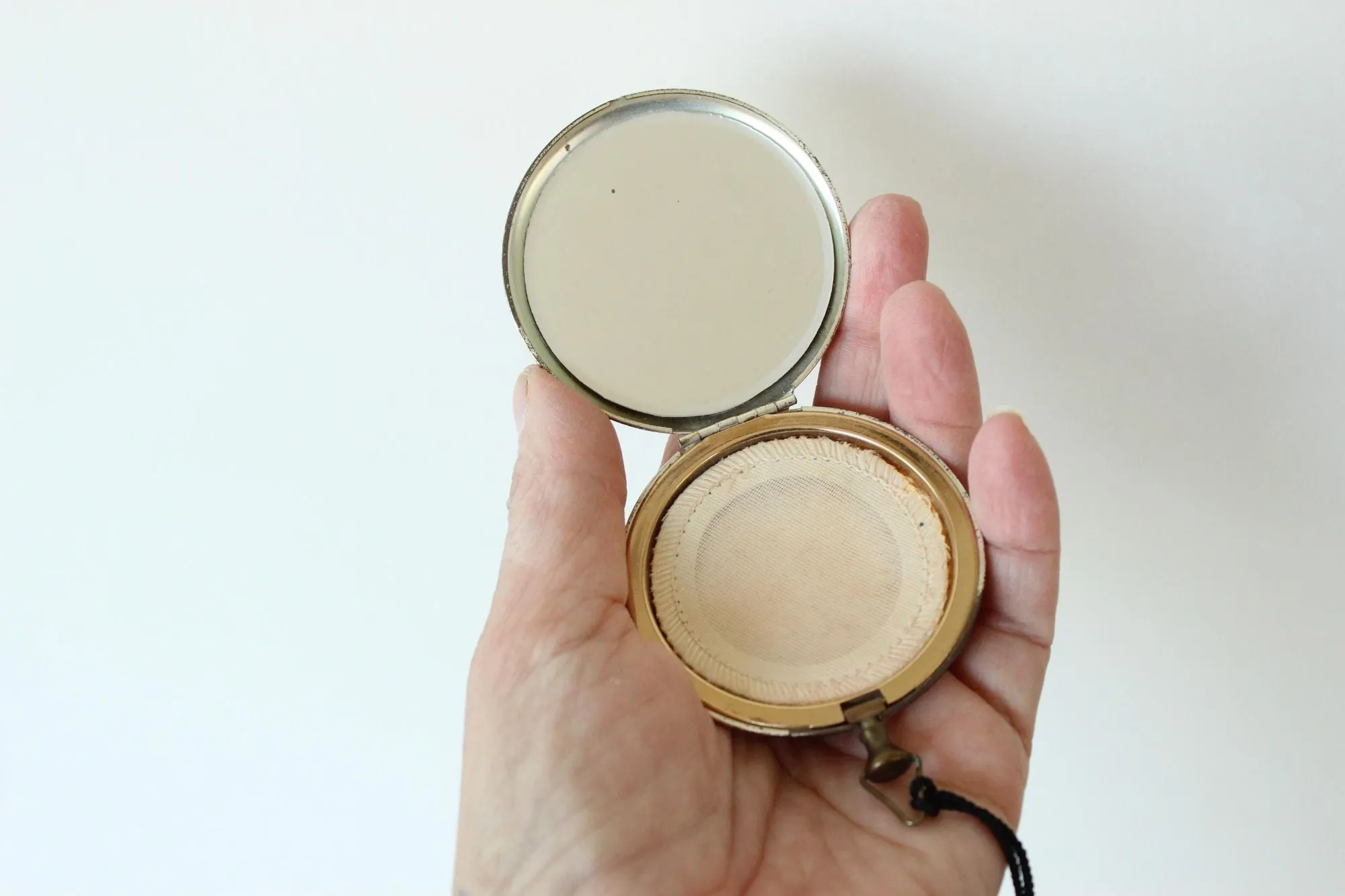 Vintage 1950s Mirrored Powder Compact