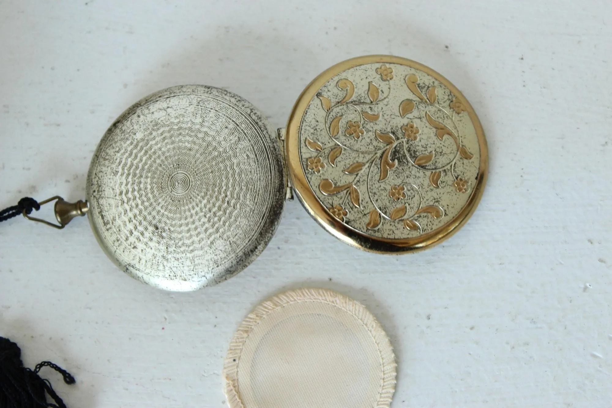 Vintage 1950s Mirrored Powder Compact