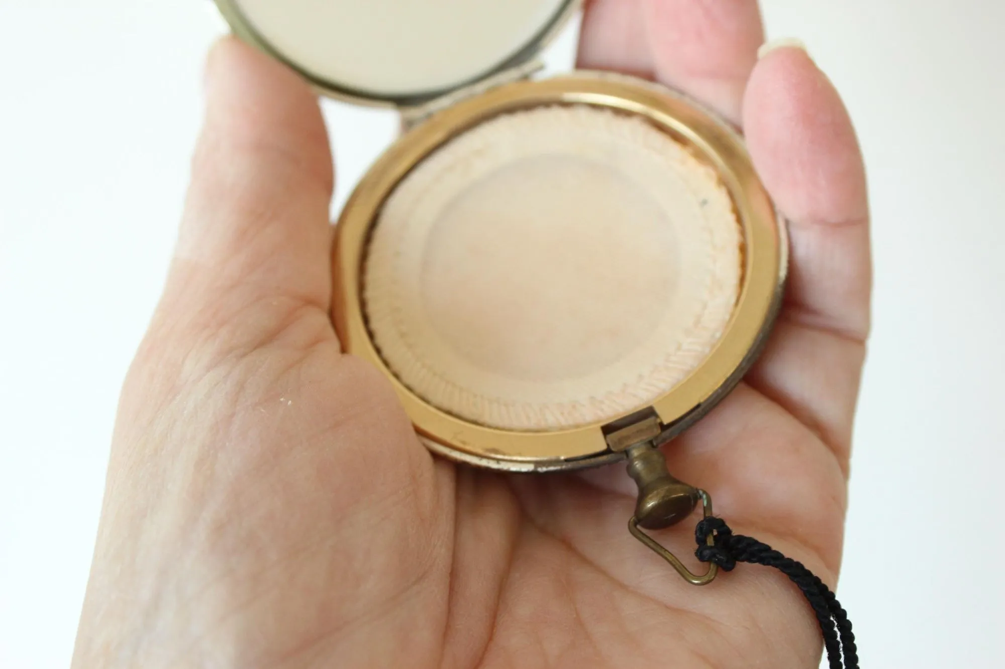 Vintage 1950s Mirrored Powder Compact