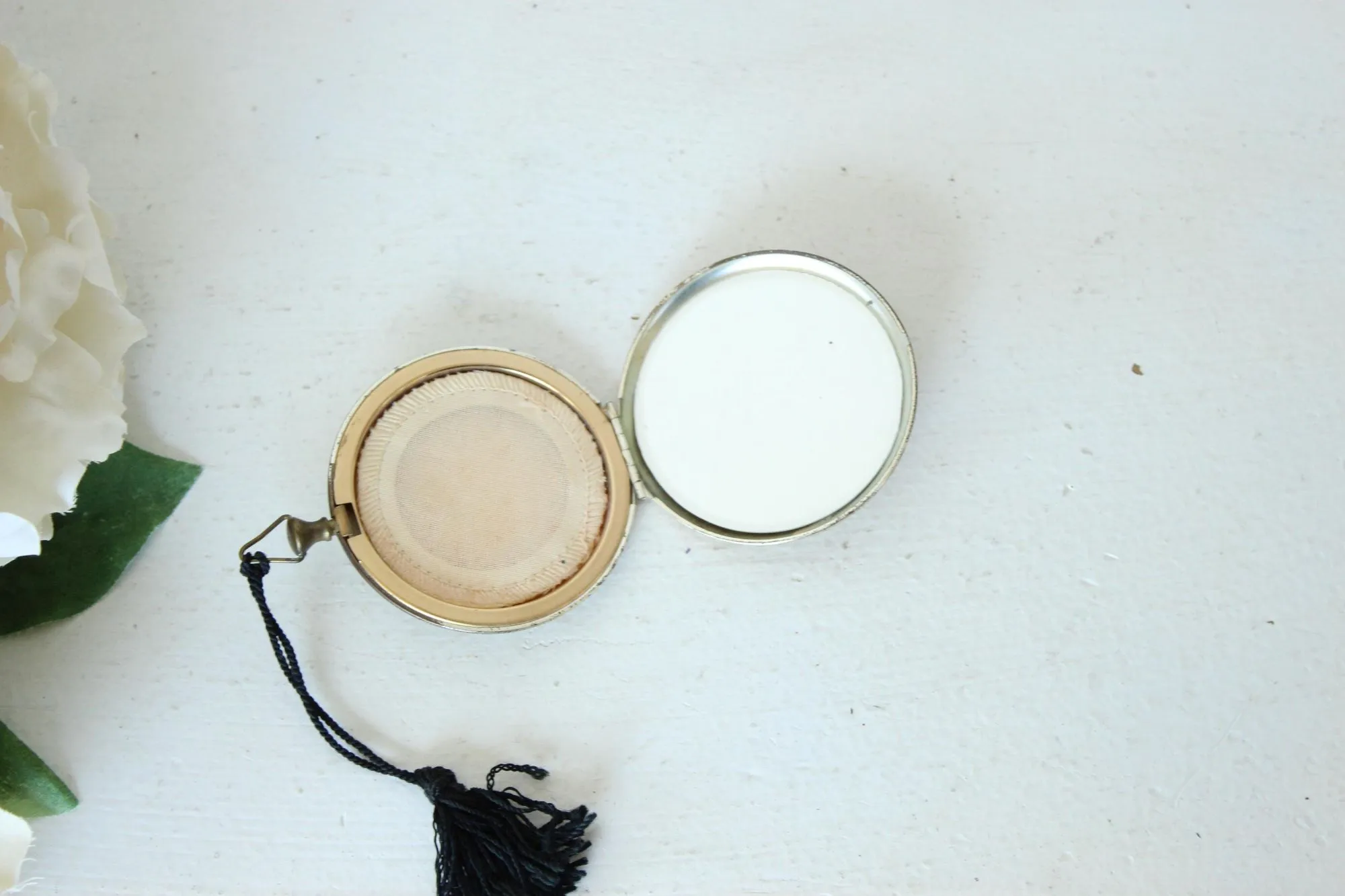 Vintage 1950s Mirrored Powder Compact